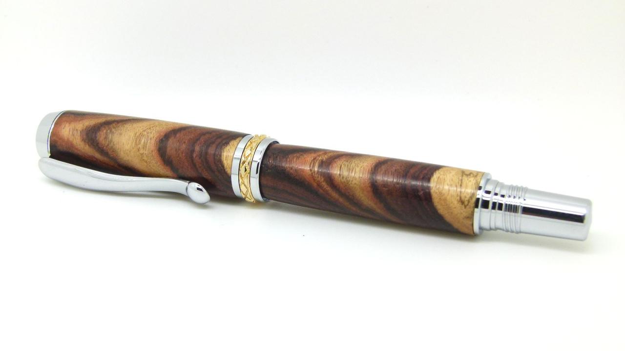 plume en bois de violette, coupe à 45°, chrome et or